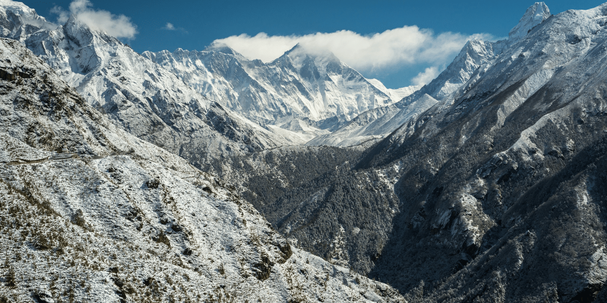 Scenic Highlights of Everest's Remote Trails