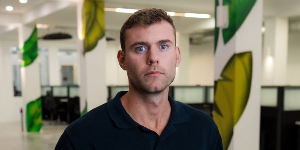 How Cameron Hoffman’s Ecom Accelerator is Simplifying E-Commerce for Corporate Professionals