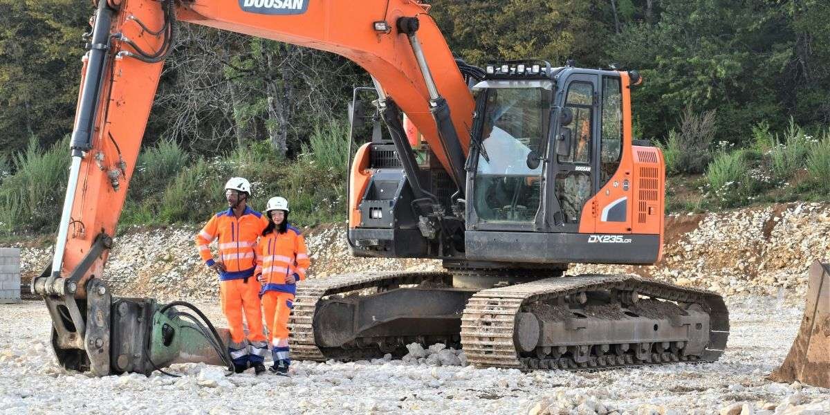 How to Make Informed Choices About High-Visibility Workwear for Your Team with YURiNox