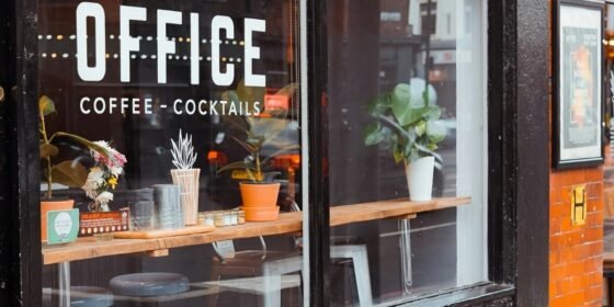 'Micro-Socializing' & 'Café Working': New Trends Reshaping Urban Life in NYC