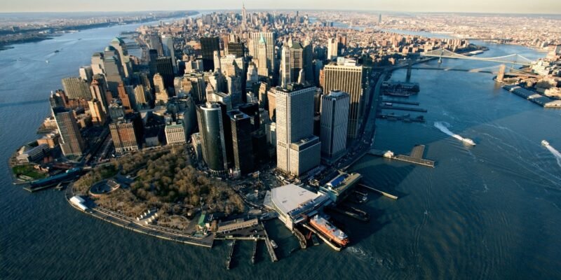 Manhattan to The Bronx: How a $500M Holiday Surge is Powering NYC Small Businesses