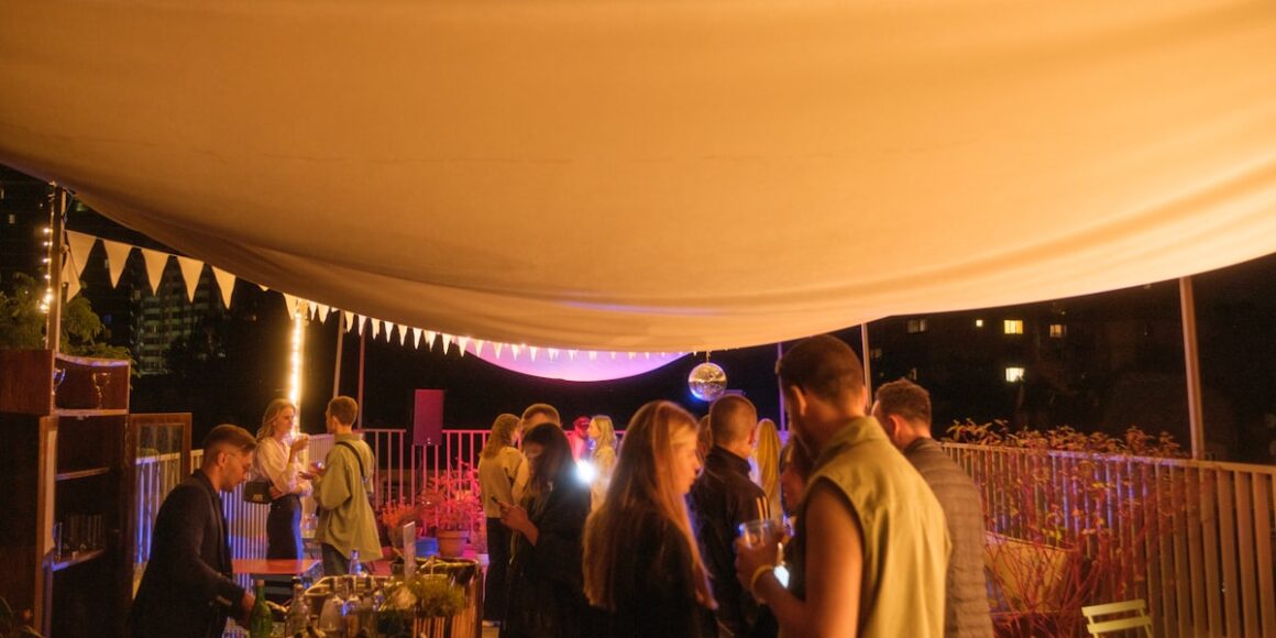 rooftop dining summer: How Restaurateurs Are Using Rooftop Space to Beat the Summer Heat