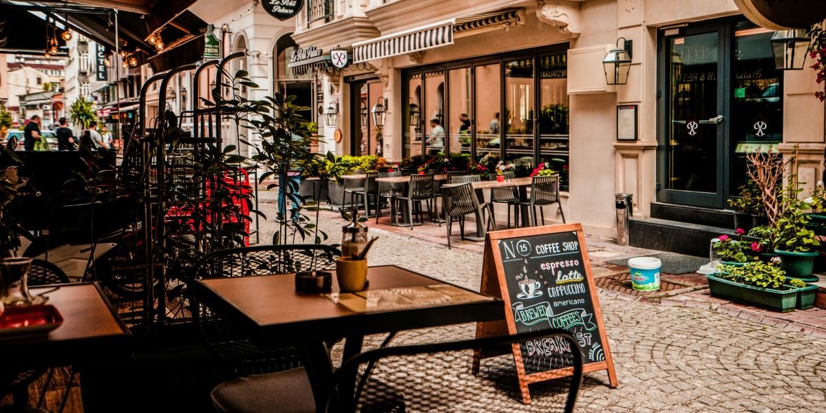 NYC Year-Round Outdoor Dining Bill Passes Council 2026